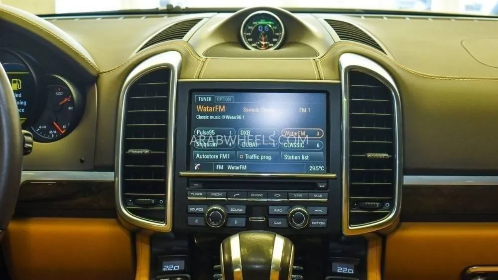 Porsche Cayenne 2016 for Sale in Sharjah Image-10