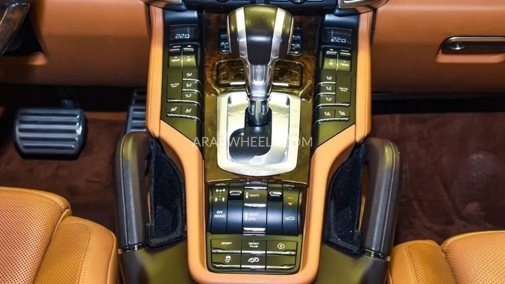 Porsche Cayenne 2016 for Sale in Sharjah Image-11