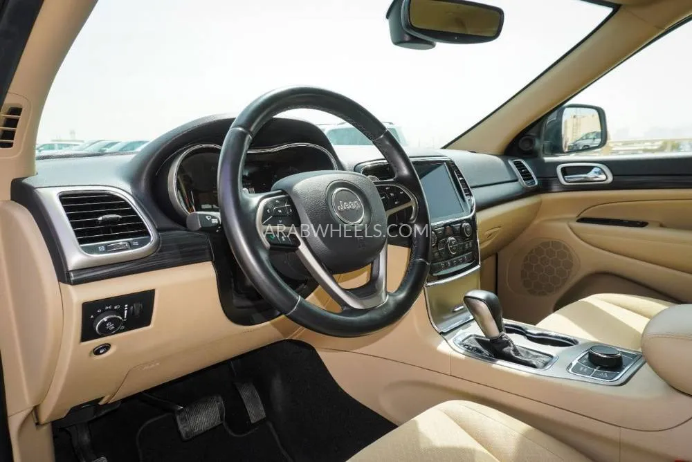 Jeep Cherokee 2021 for Sale in Dubai Image-10