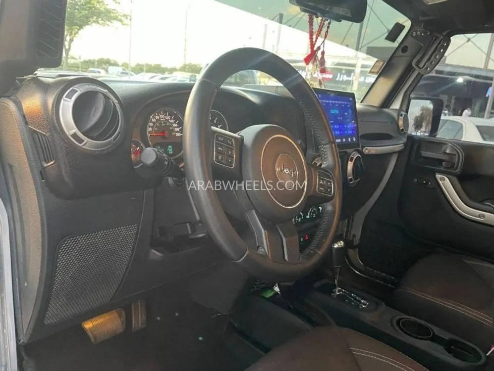 Jeep Wrangler 2015 for Sale in Dubai Image-13