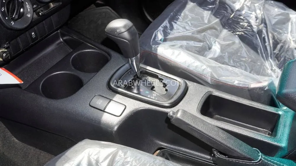 Toyota Hilux 2017 for Sale in Dubai Image-9