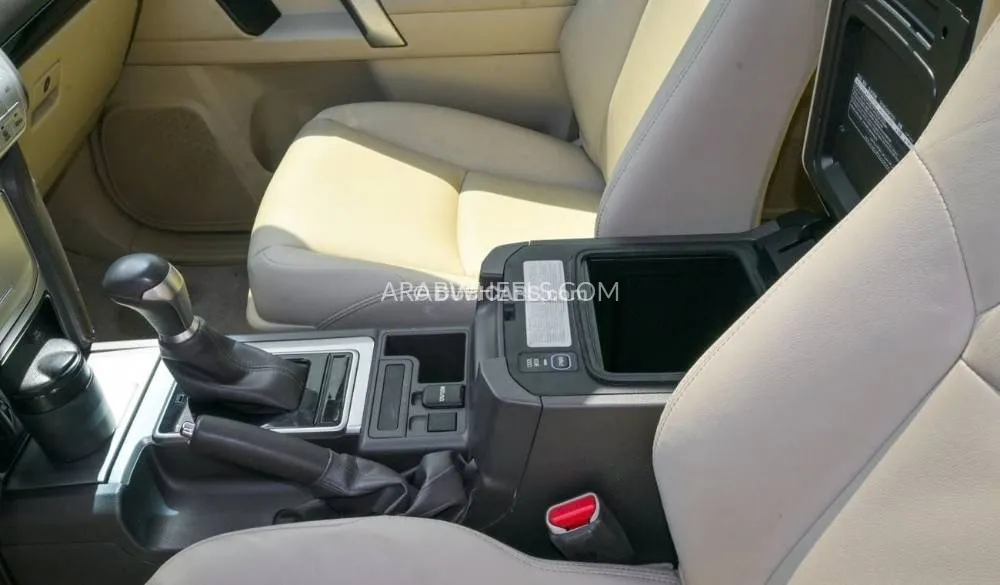 Toyota Land Cruiser Prado 2022 for Sale in Dubai Image-11