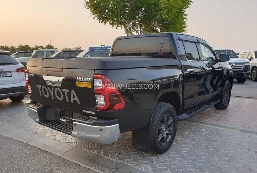 Toyota Hilux 2021 for Sale in Dubai Image-4