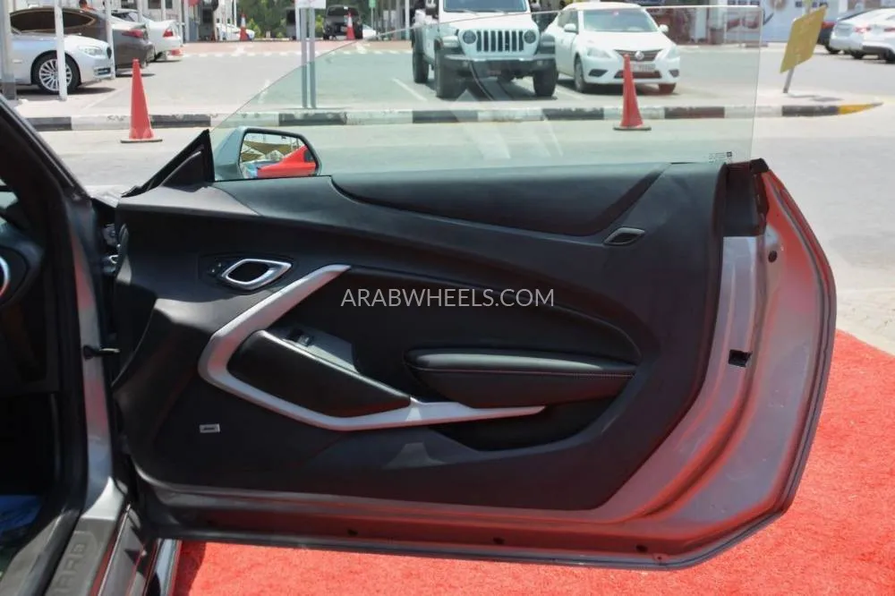 Chevrolet Camaro 2023 for Sale in Sharjah Image-19