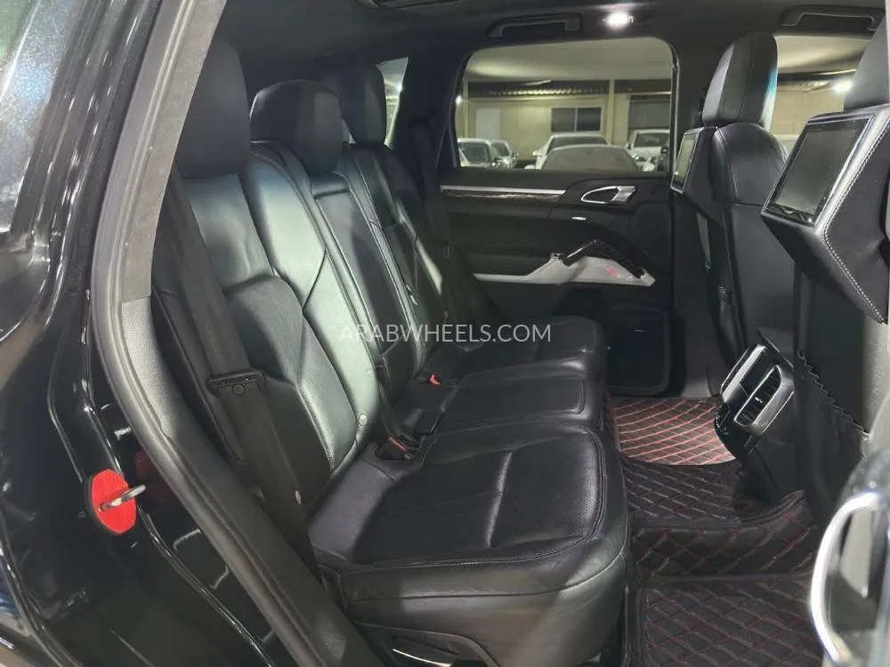 Porsche Cayenne 2012 for Sale in Dubai Image-18