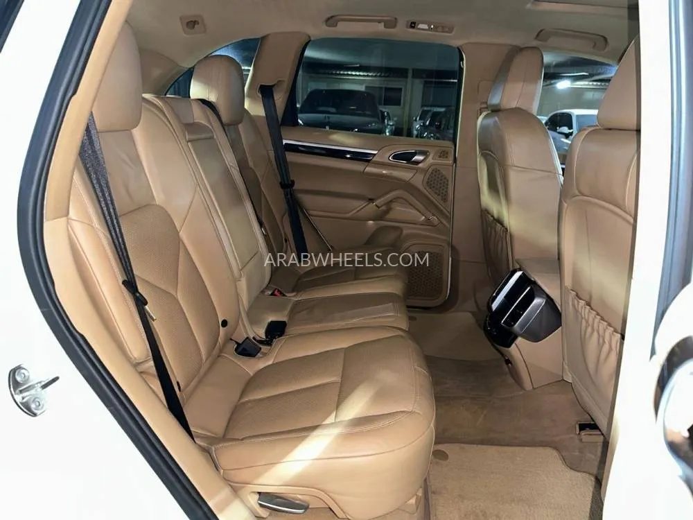 Porsche Cayenne 2012 for Sale in Dubai Image-17