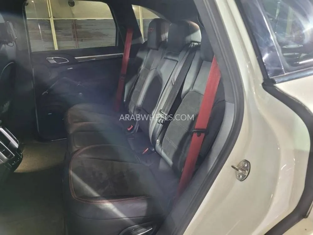 Porsche Cayenne 2013 for Sale in Dubai Image-18