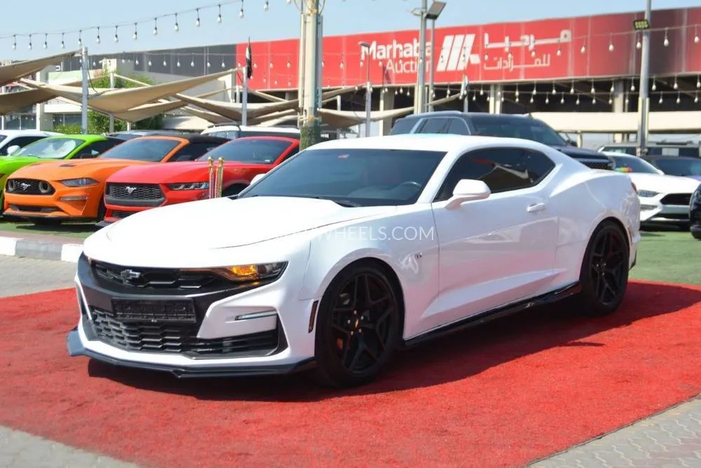 Chevrolet Camaro 2020 for Sale in Sharjah Image-3