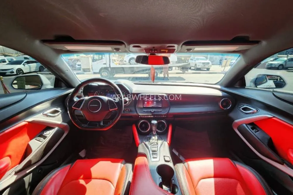 Chevrolet Camaro 2020 for Sale in Sharjah Image-11