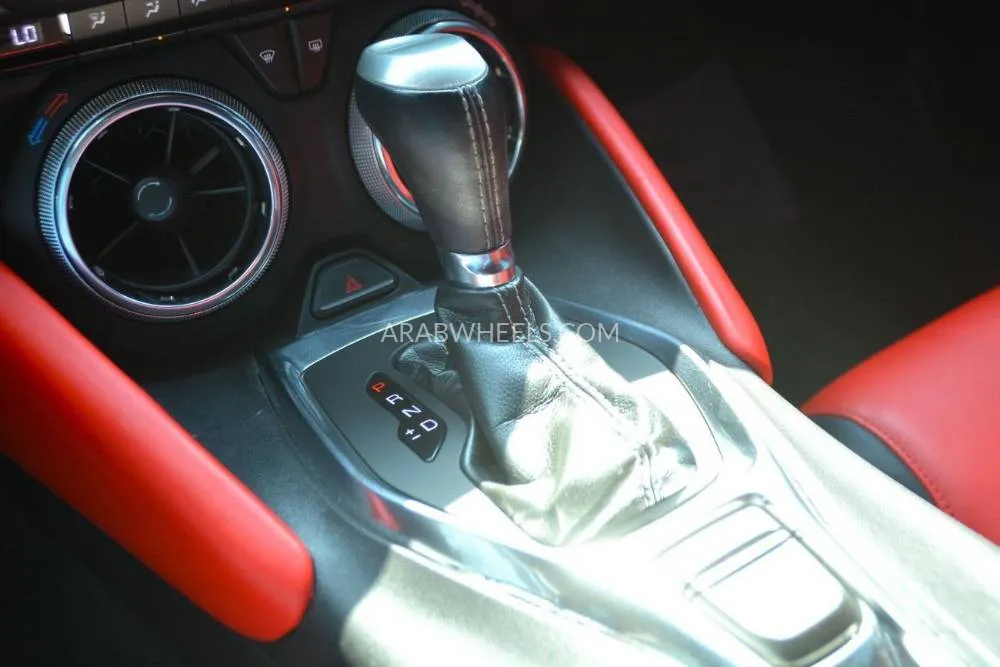 Chevrolet Camaro 2020 for Sale in Sharjah Image-15