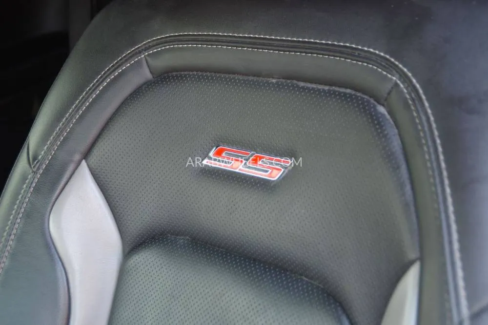 Chevrolet Camaro 2019 for Sale in Sharjah Image-16