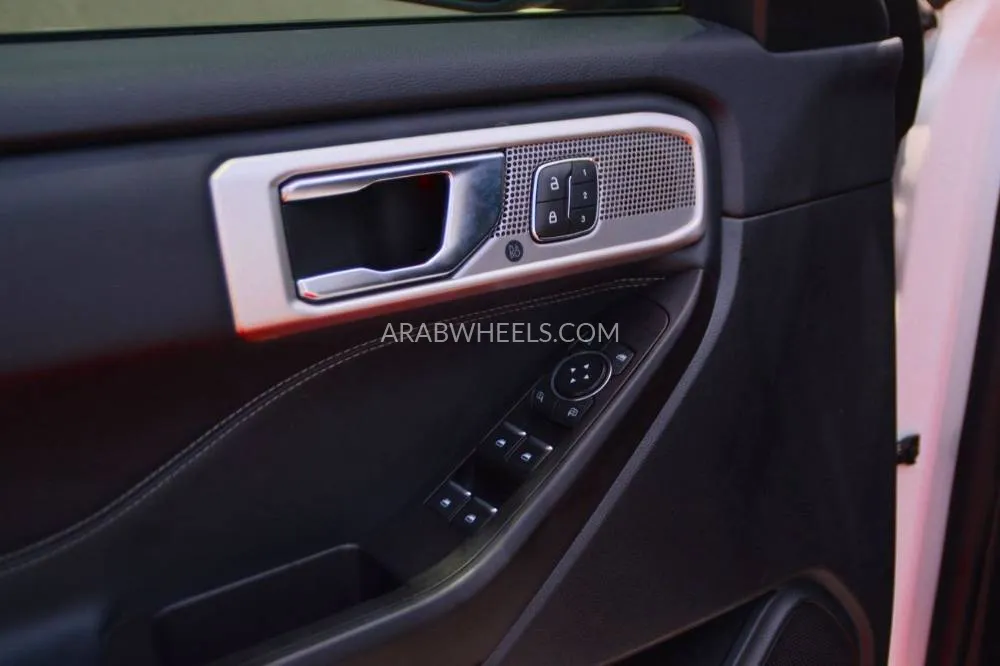 Ford Explorer 2020 for Sale in Sharjah Image-17