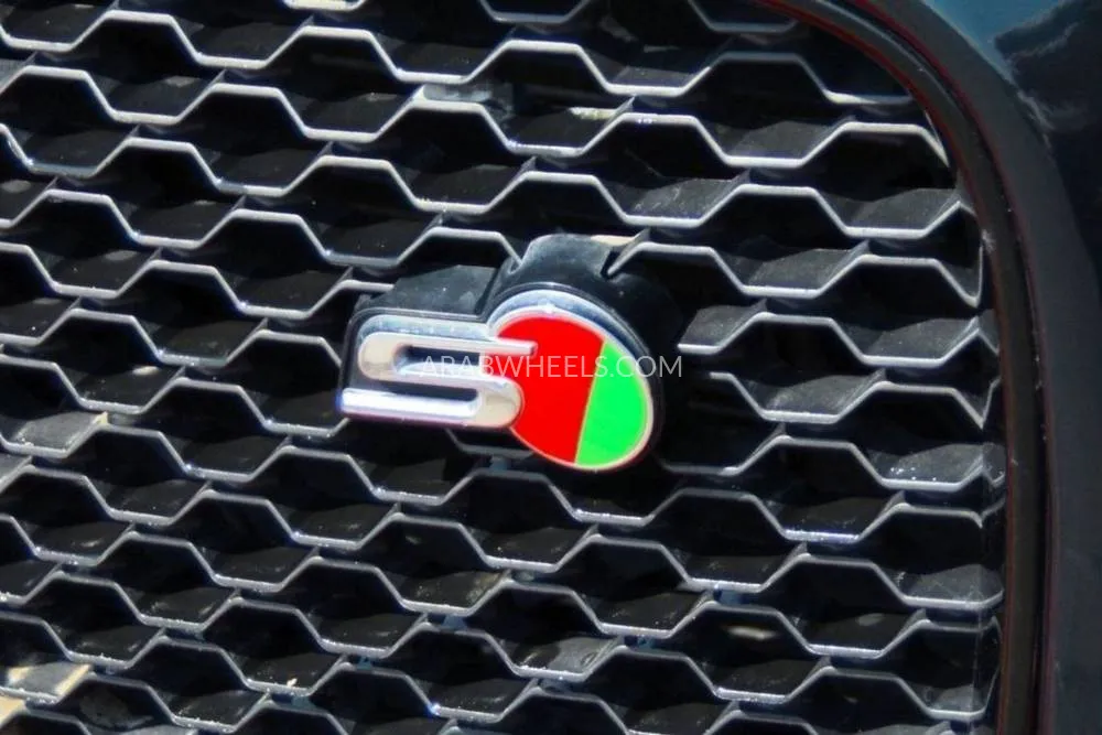 Jaguar F Pace 2018 for Sale in Sharjah Image-17