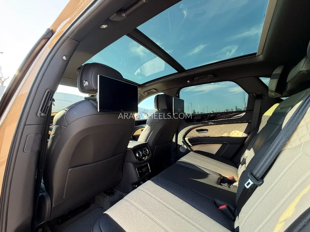 Bentley Bentayga 2022 for Sale in Dubai Image-10