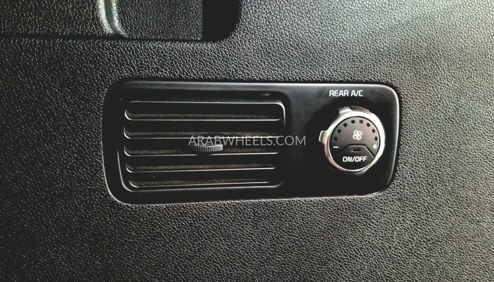 Kia Sorento 2019 for Sale in Dubai Image-8