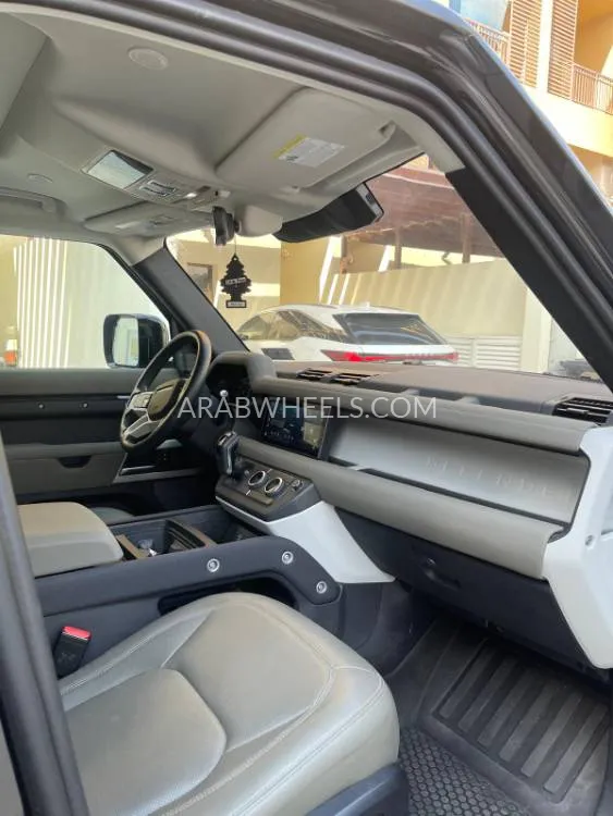 Land Rover Defender 2023 for Sale in Dubai Image-9