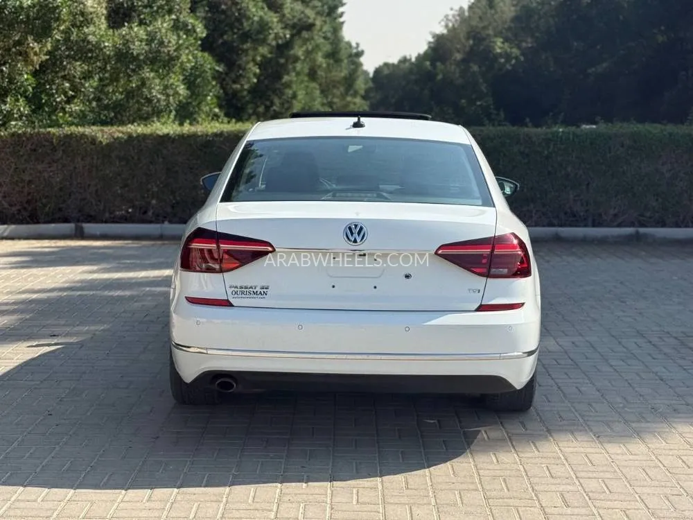 Volkswagen Passat 2018 for Sale in Sharjah Image-4