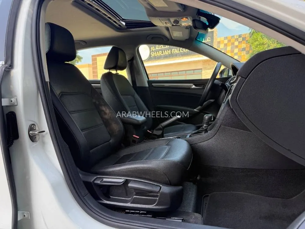Volkswagen Passat 2018 for Sale in Sharjah Image-5