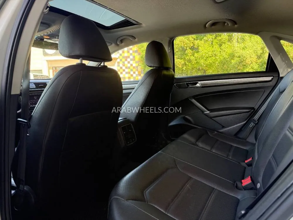 Volkswagen Passat 2018 for Sale in Sharjah Image-11