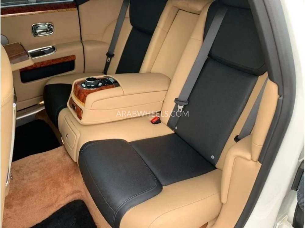 Rolls Royce Ghost 2016 for Sale in Dubai Image-16