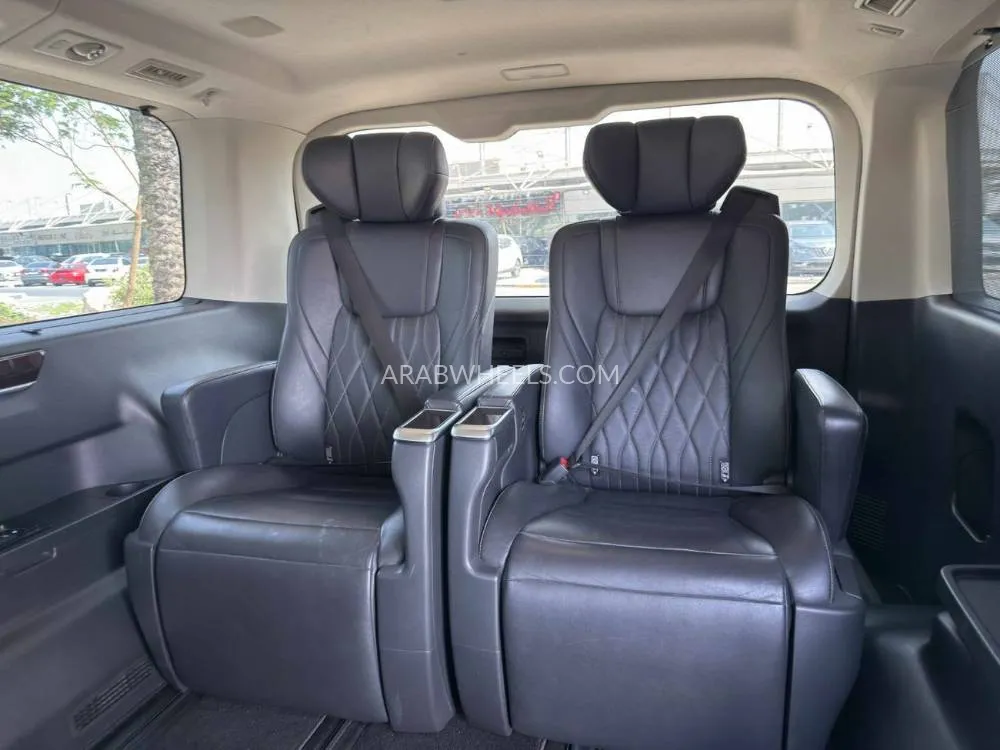 Toyota Hiace 2022 for Sale in Dubai Image-10
