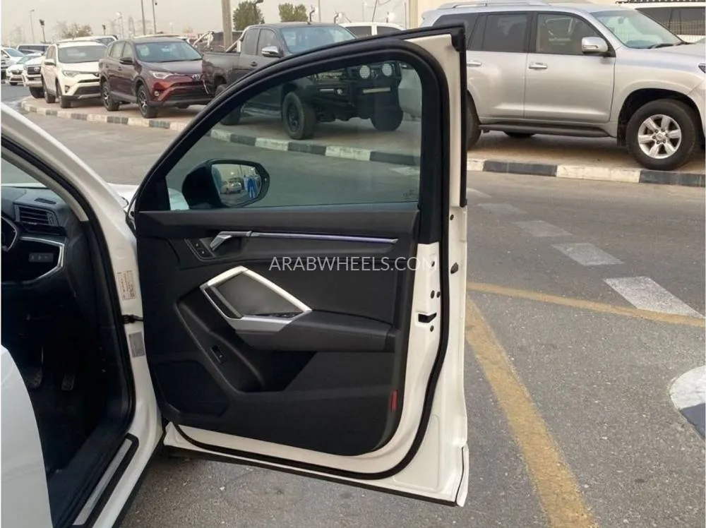 Audi Q3 2020 for Sale in Dubai Image-7