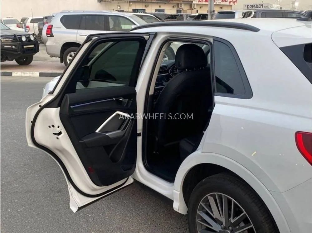 Audi Q3 2020 for Sale in Dubai Image-8