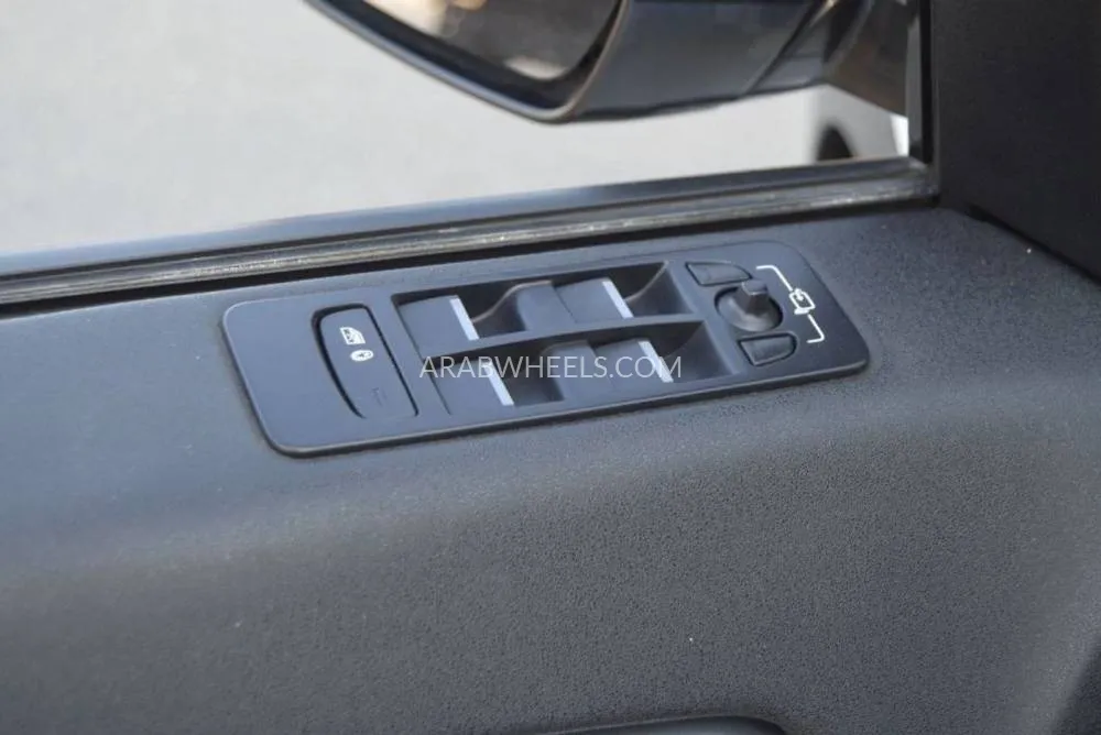 Land Rover Discovery Sport 2016 for Sale in Dubai Image-18