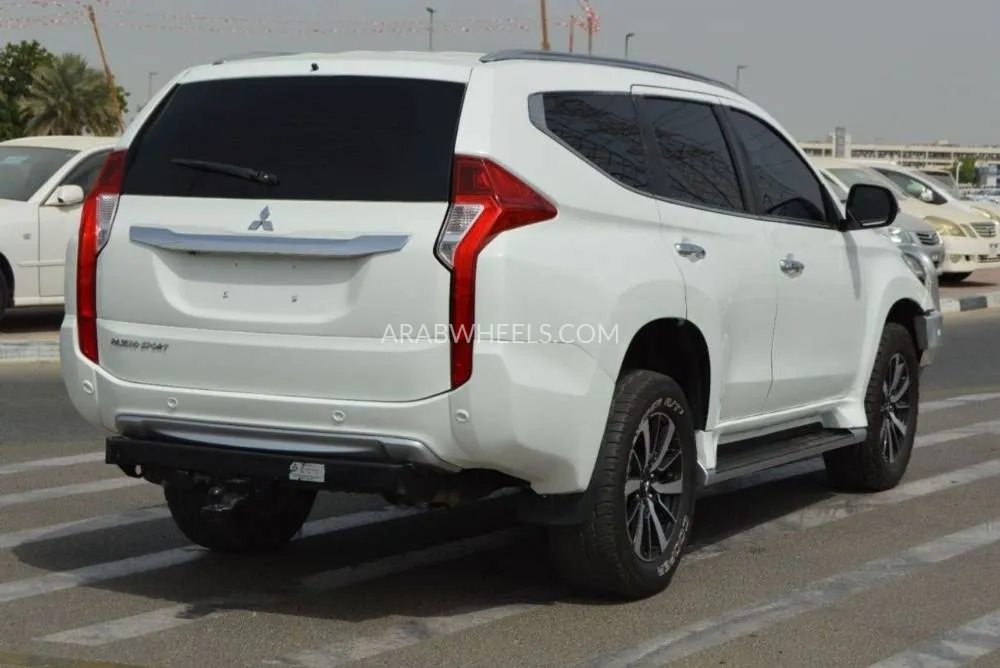Mitsubishi Pajero 2018 for Sale in Dubai Image-8