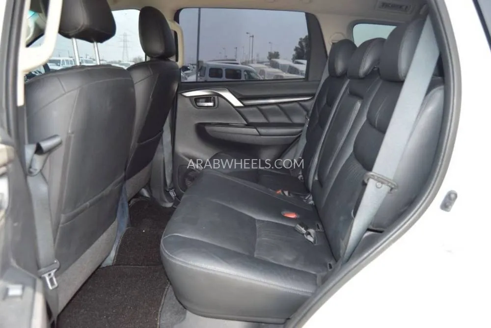 Mitsubishi Pajero 2018 for Sale in Dubai Image-16