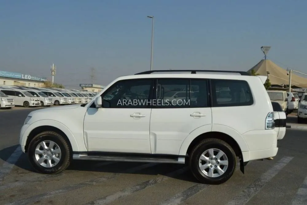 Mitsubishi Pajero 2020 for Sale in Dubai Image-7