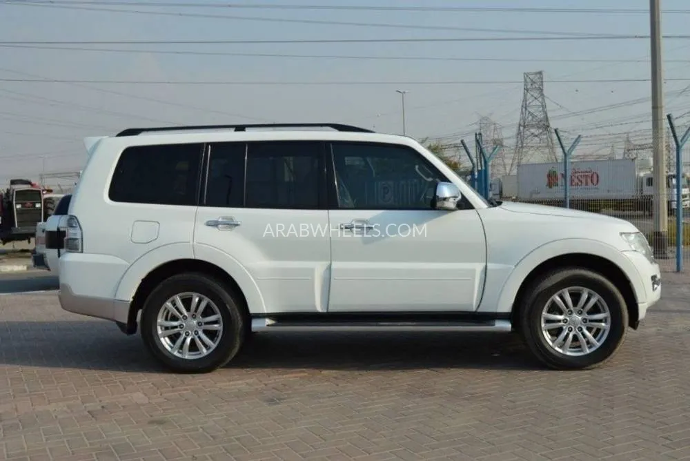 Mitsubishi Pajero 2020 for Sale in Dubai Image-8