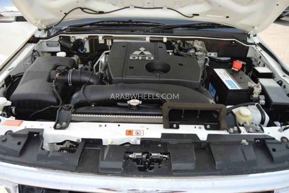 Mitsubishi Pajero 2020 for Sale in Dubai Image-15