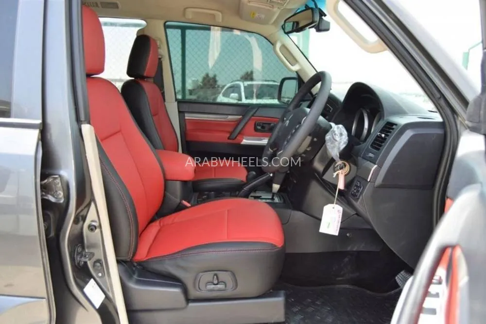 Mitsubishi Pajero 2020 for Sale in Dubai Image-11