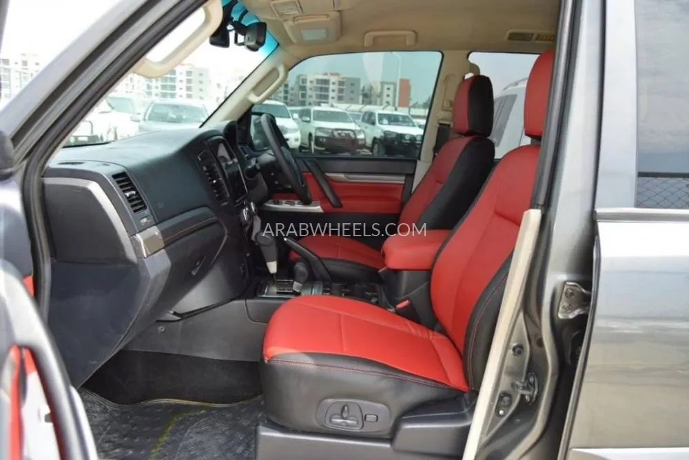 Mitsubishi Pajero 2020 for Sale in Dubai Image-12