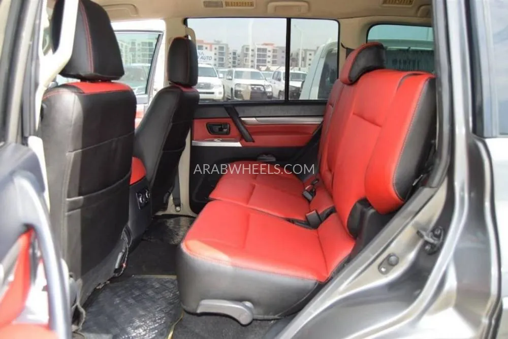 Mitsubishi Pajero 2020 for Sale in Dubai Image-15