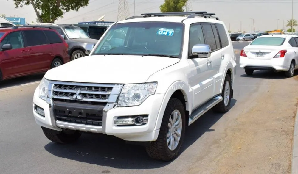 Mitsubishi Pajero 2021 for Sale in Dubai Image-3