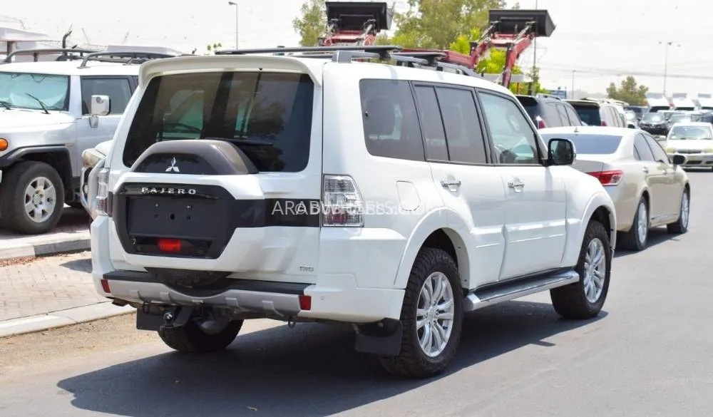 Mitsubishi Pajero 2021 for Sale in Dubai Image-12