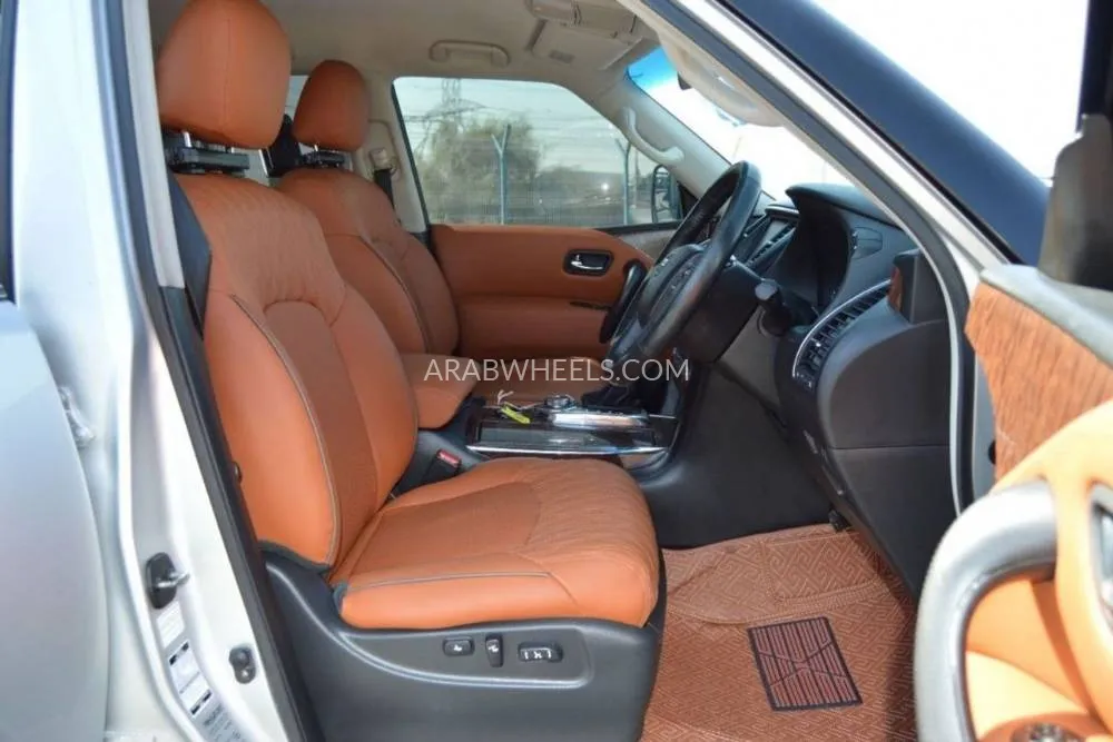 Nissan Patrol 2014 for Sale in Dubai Image-11