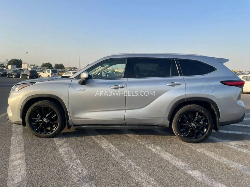 Toyota Grand Highlander 2021 for Sale in Dubai Image-4