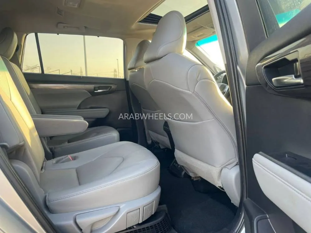Toyota Grand Highlander 2021 for Sale in Dubai Image-18