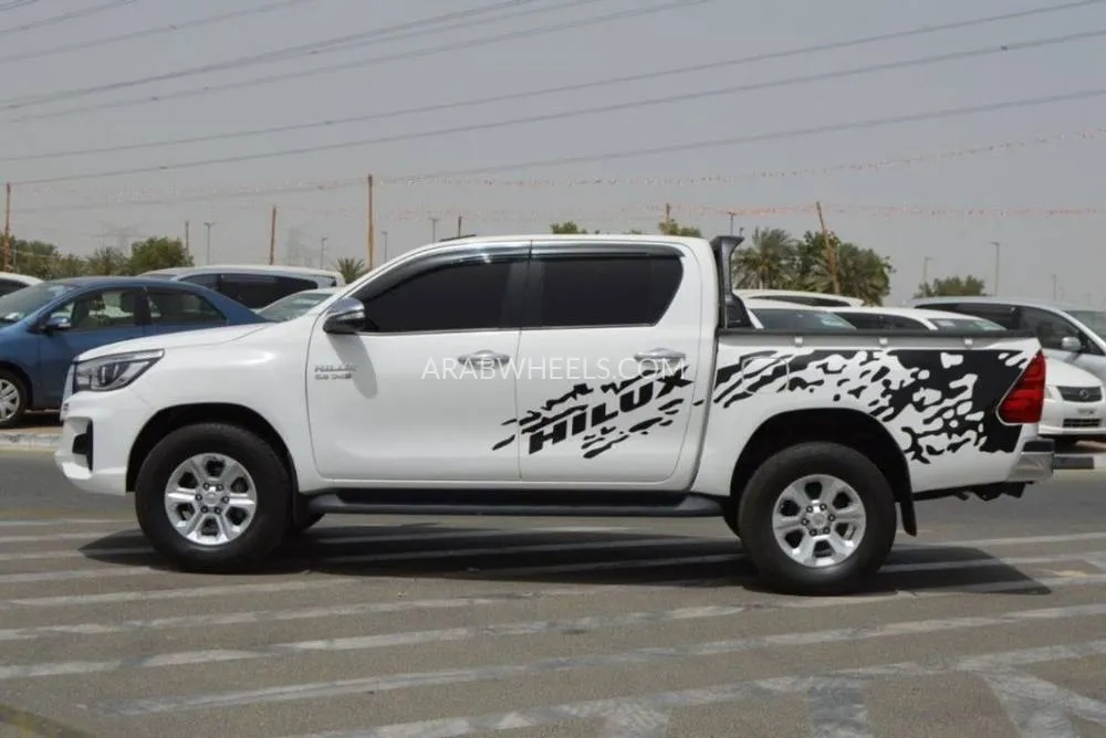 Toyota Hilux 2017 for Sale in Dubai Image-6