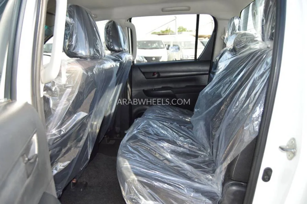 Toyota Hilux 2017 for Sale in Dubai Image-13