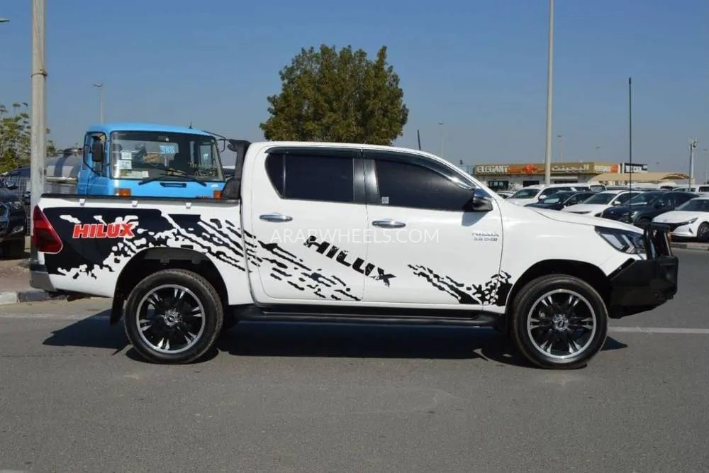 Toyota Hilux 2018 for Sale in Dubai Image-4