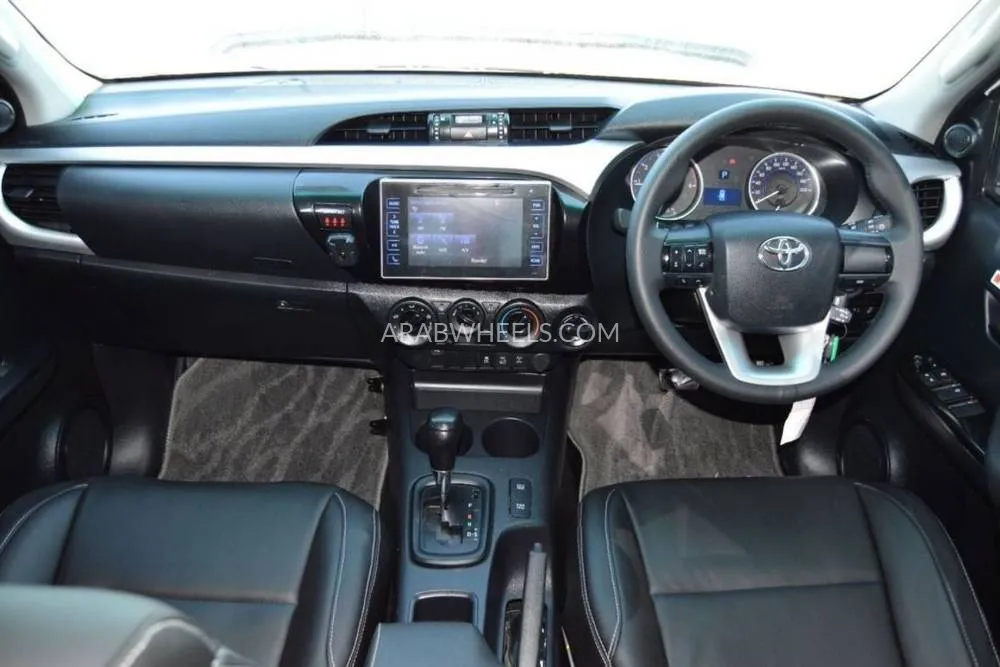 Toyota Hilux 2018 for Sale in Dubai Image-9