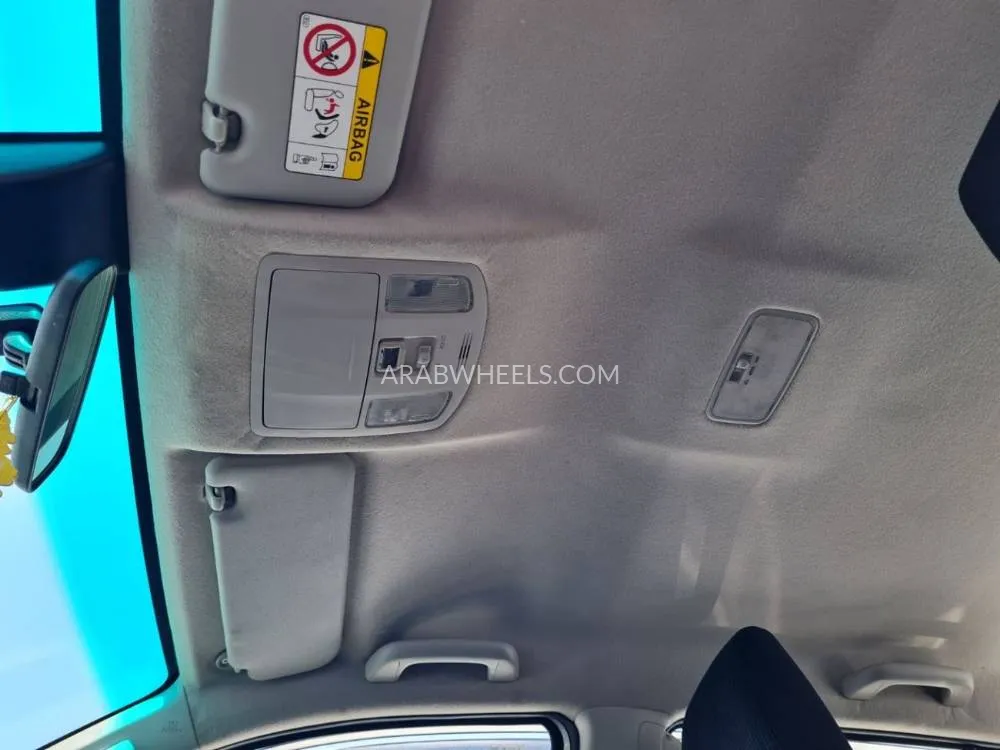 Toyota Hilux 2023 for Sale in Dubai Image-9