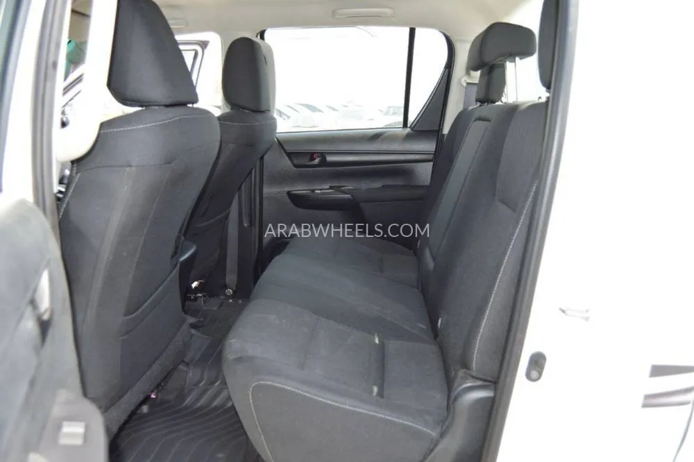 Toyota Hilux 2023 for Sale in Dubai Image-13