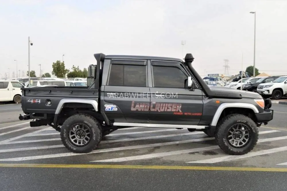 Toyota Land Cruiser 70 Series 2015 for Sale in Dubai Image-8