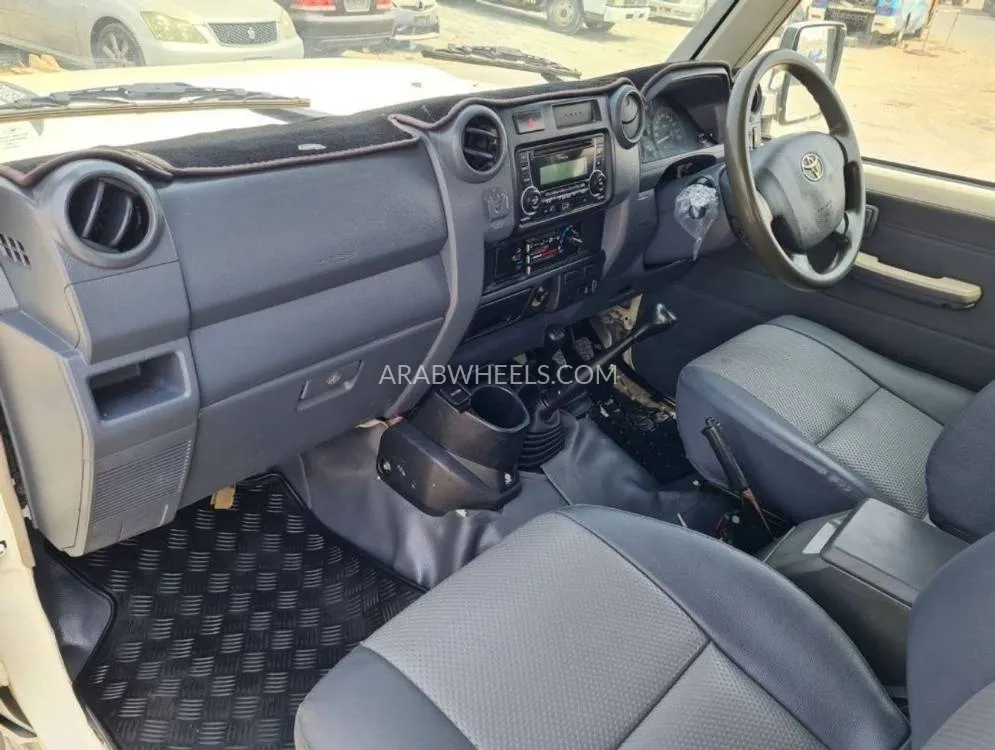 Toyota Land Cruiser 70 Series 2019 for Sale in Dubai Image-11
