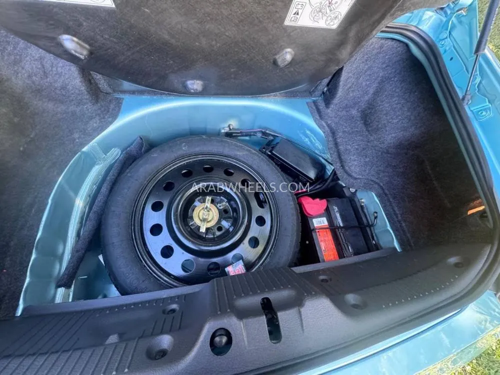 Ford Thunderbird 2002 for Sale in Dubai Image-19